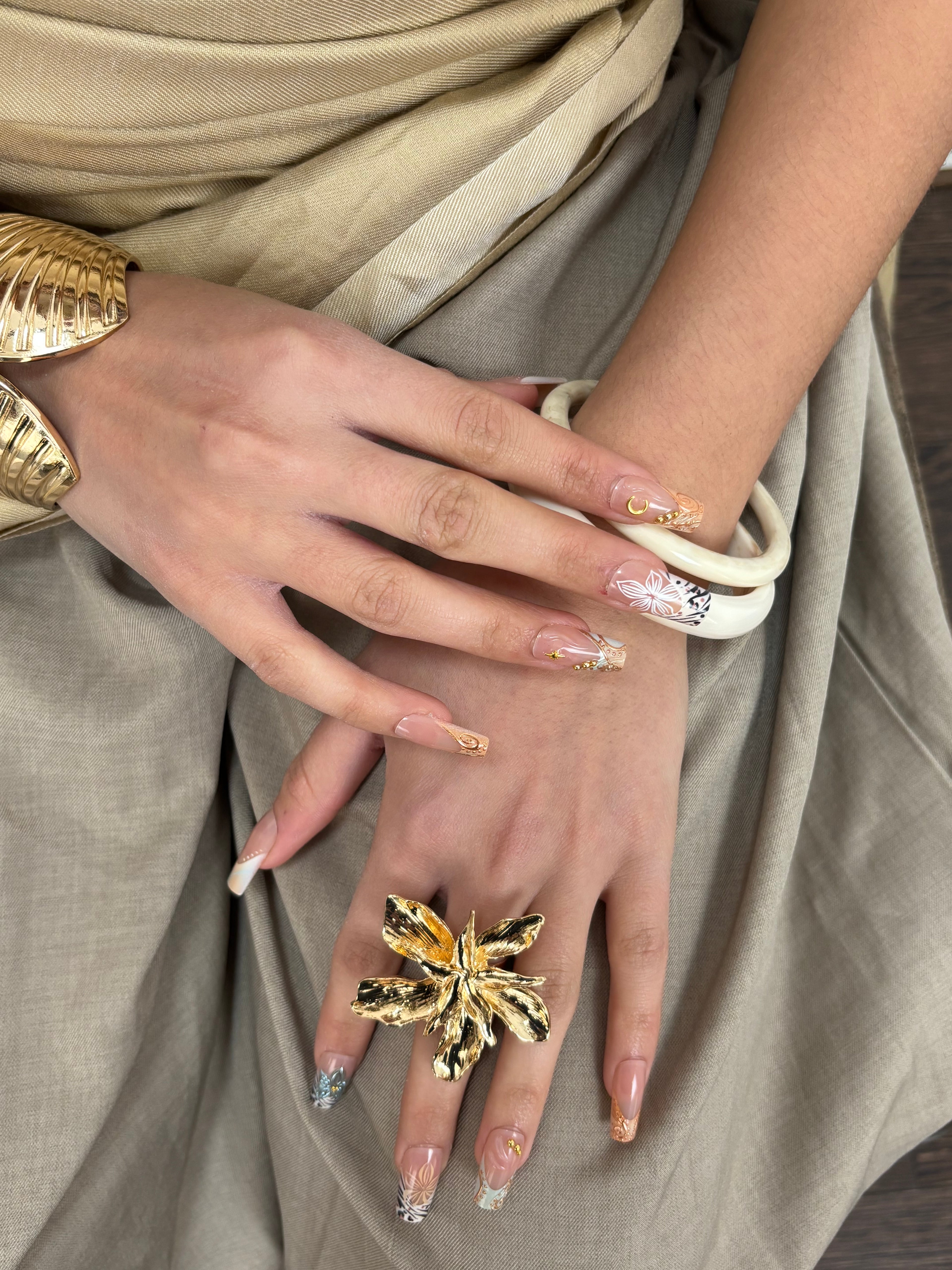 gold seashell